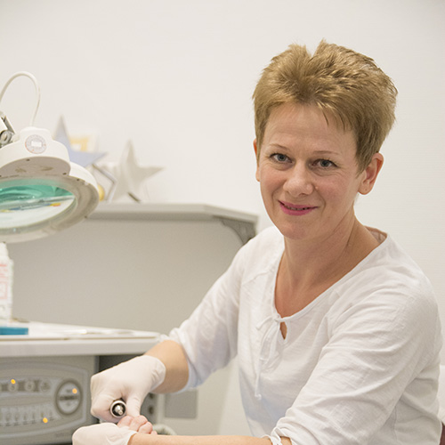 Marina Emter, Fußpflegerin